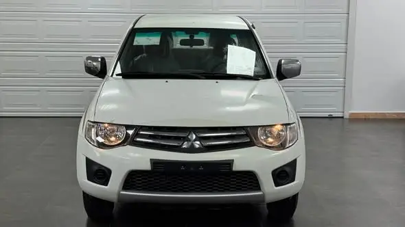 2010 ميتسوبيشي L200