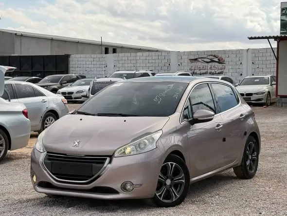 2010 بيجو 208