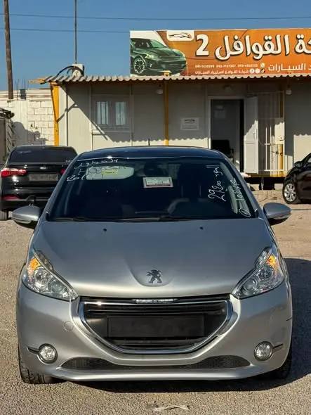 2011 بيجو 208