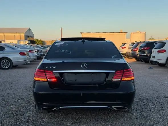 2015 مرسيدس E300