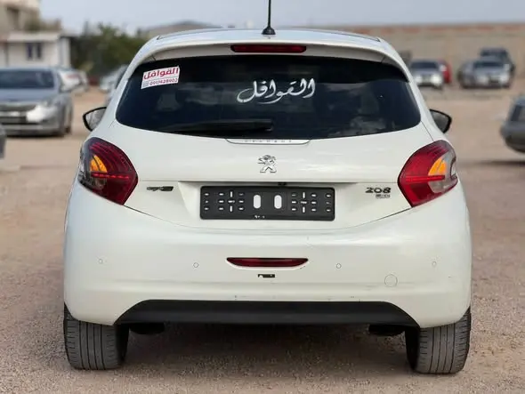 2014 بيجو 208