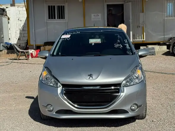 2014 بيجو 208