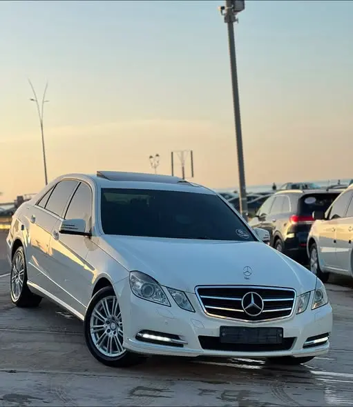 2011 مرسيدس E300